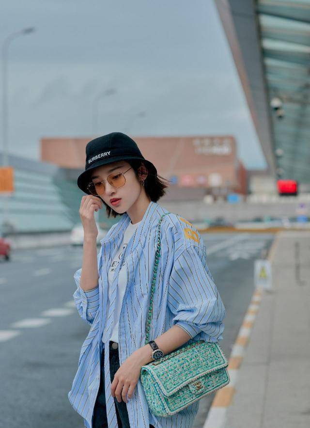 唐艺昕机场look安排上,秋天穿,是真显时髦感!_元素_时尚_的设计