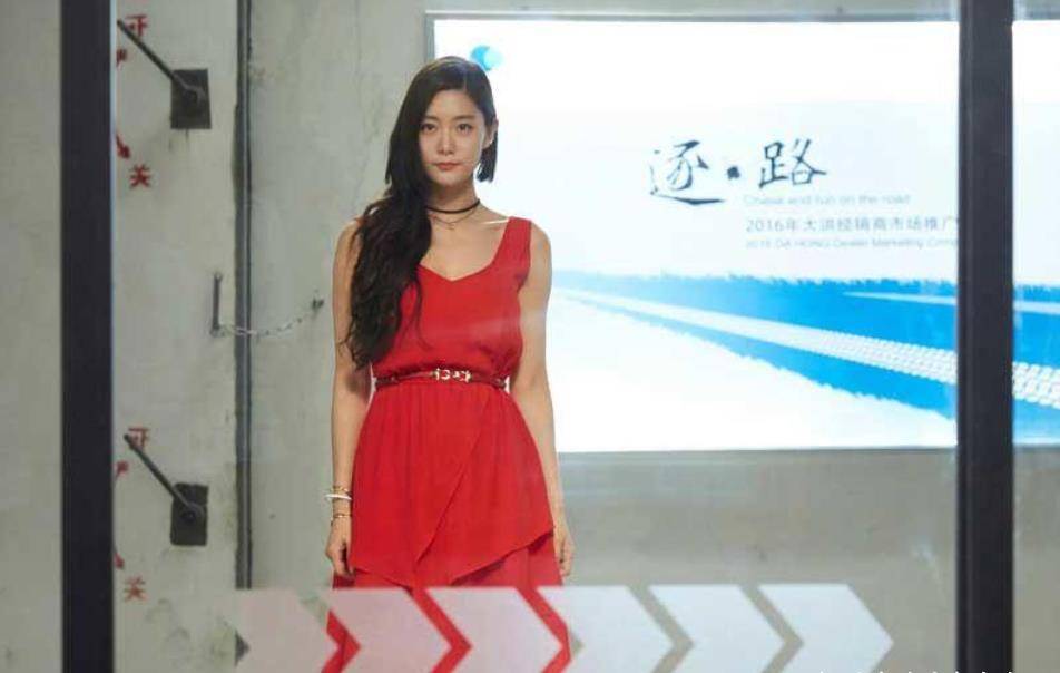 在《唐探3》中出现的摩托艇美女,原来是宅男女神_克拉拉_中国_作品