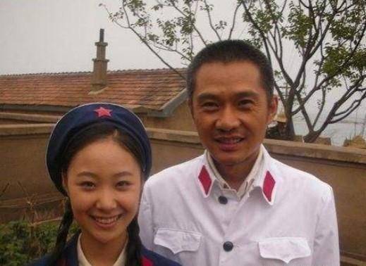 父母爱情:安然,安诺双胞胎姐妹花,美若天仙下凡,如今前途黯淡_张昕瑶
