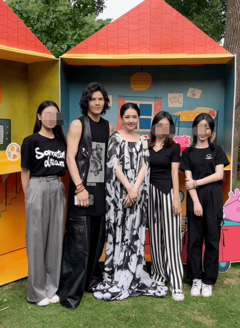 向佐为二胎儿子办周岁宴,郭碧婷紧搂老公秀恩爱,向太笑容灿烂_孩子