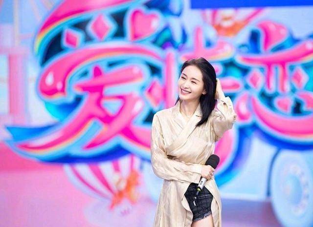 王子文长发造型撞脸舒畅,曾登《男人装》演绎狂野范性感_pa_短发_曲筱