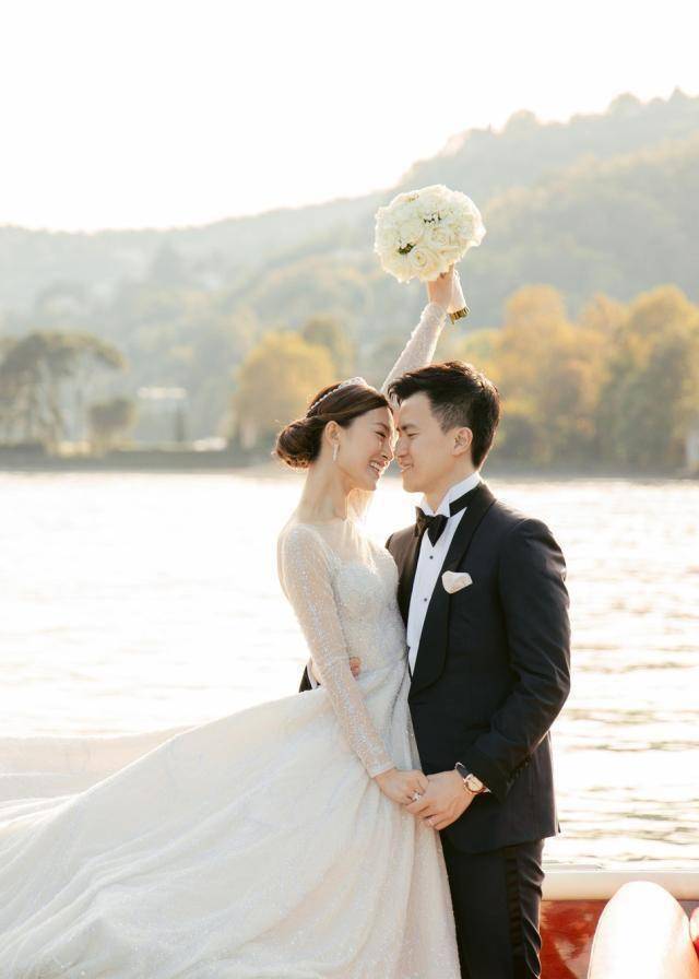 文咏珊与老公意大利办婚礼,坐船进场有新意,angelababy未出席_杨颖