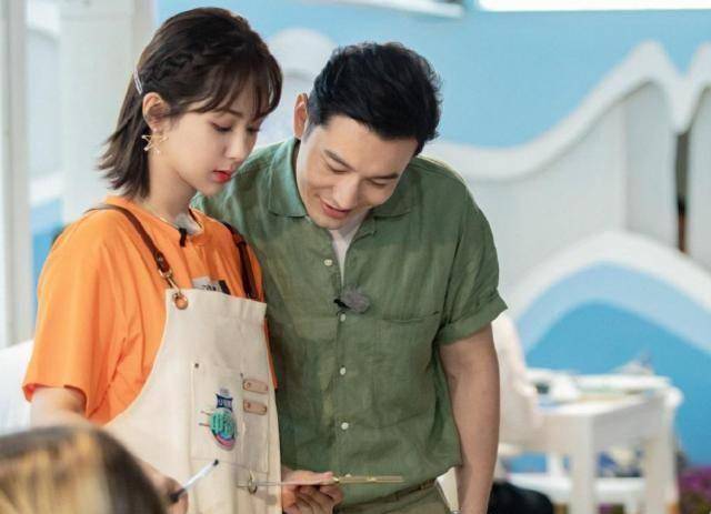 王俊凯杨紫模仿黄晓明,店长给两人征婚,官方"明说"真的这样红_明学