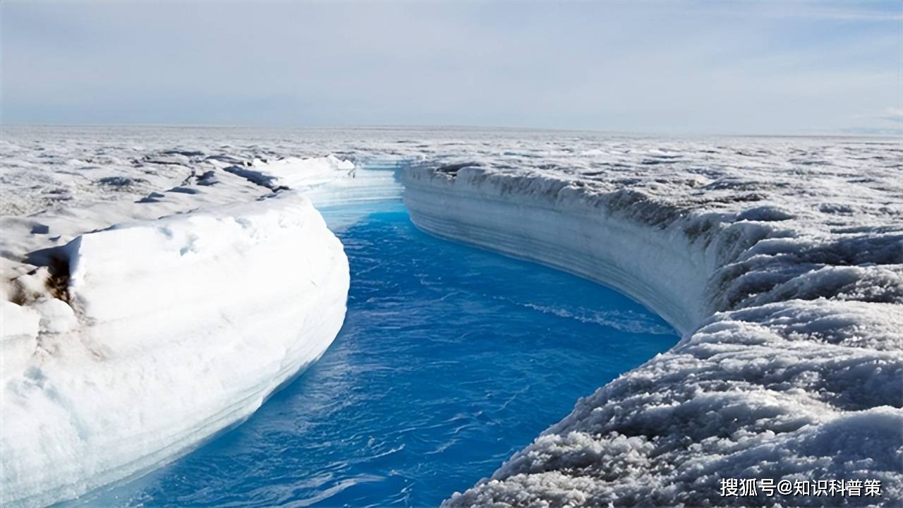 南极洲有一条河流,巨大的瀑布和鲜花盛开_流动_人们_冰川