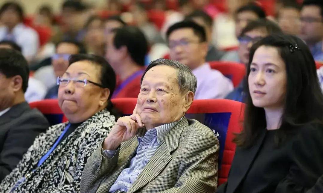 翁帆：守护杨先生安康，支持他奉献-翁帆个人资料出生日期