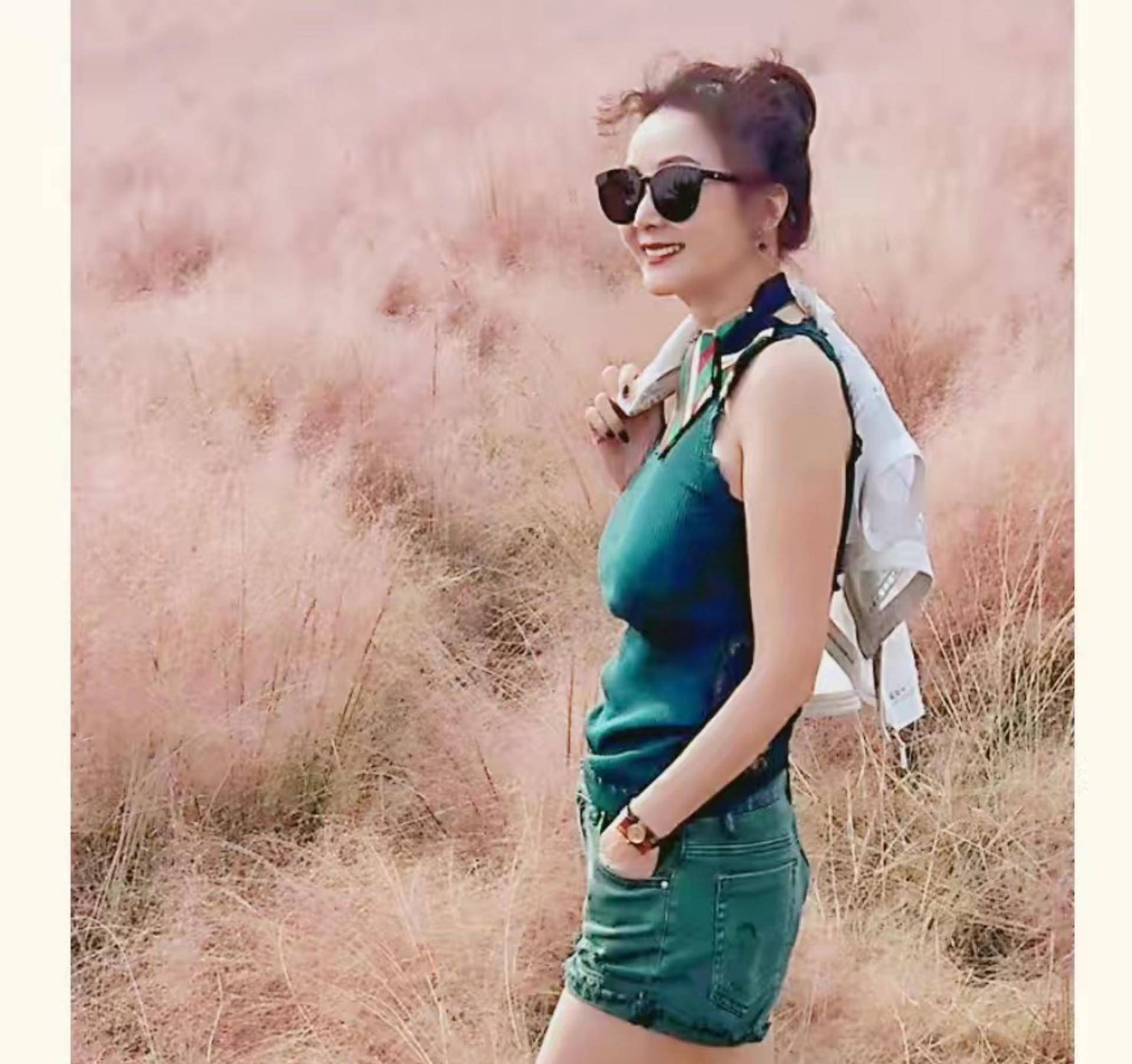 雪瑞姑姑徐石萍,33岁放弃100万净身出户,单身30年活成18岁公主_阿姨