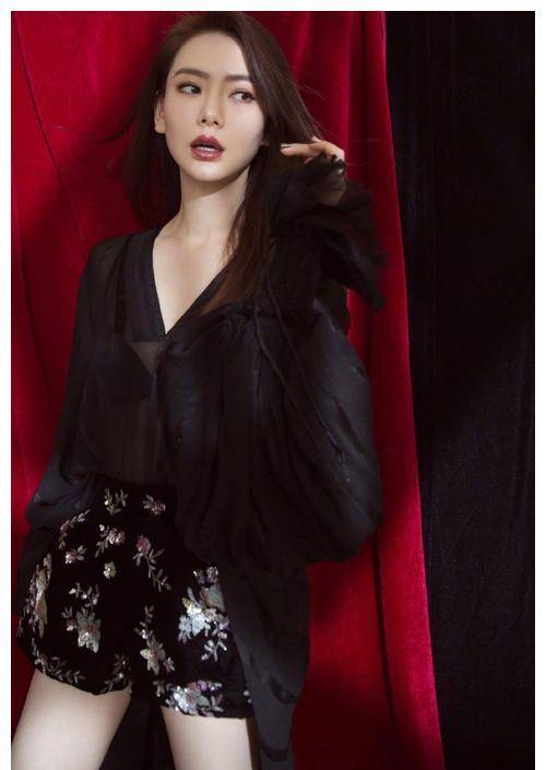 节目中王思聪对戚薇说:我把万达25%的片酬都给你,你愿不愿意_吴亦凡