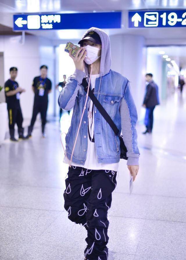 王一博裤子有多奇怪?可穿上之后再也不喊他丢掉了!_松紧带_古装_白色