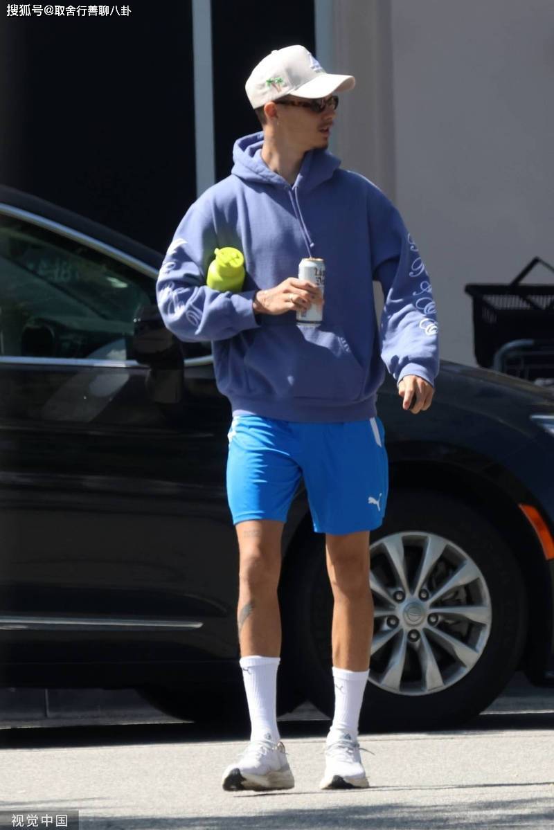 贝克汉姆次子罗密欧与美女同行,肤白貌美超吸睛,女朋友满脸笑容_网友