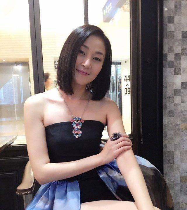 万绮雯:42寸白嫩大长腿老公是《我和僵尸有个约会》编剧!幸福!