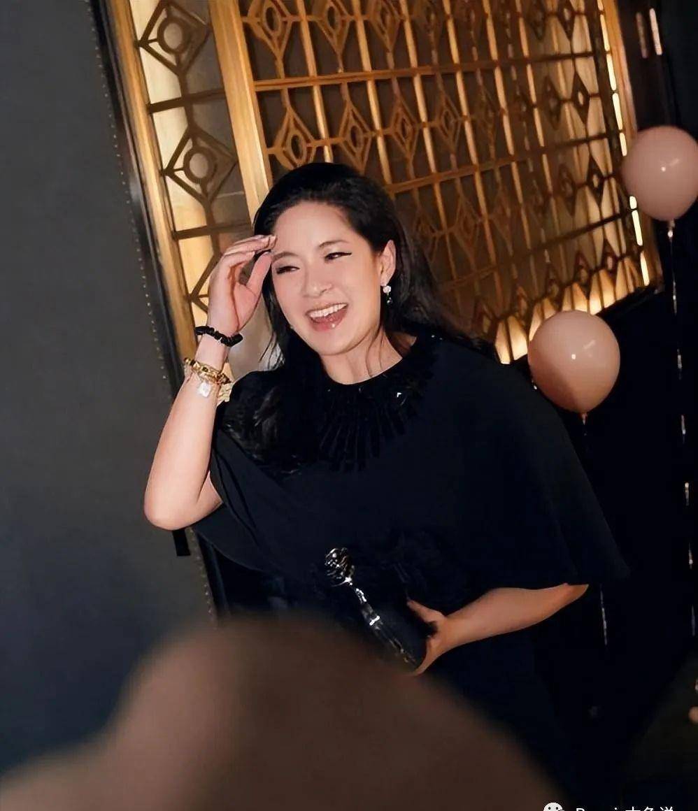 除了冯氏集团大小姐冯咏仪本人,还有东亚银行儿媳冯灵针,远东大公主