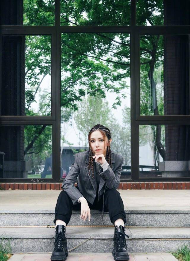 黄旭熙下意识的举动亮了,是对女嘉宾的尊重_节目_宋雨琦_个子