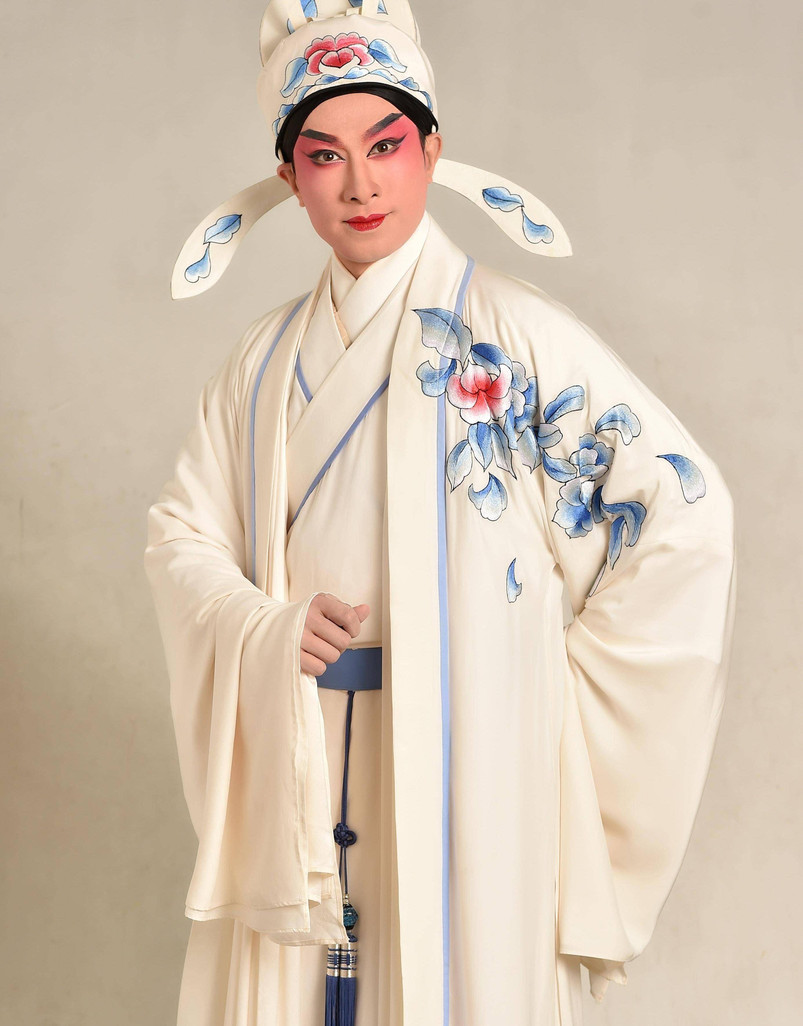 文汝清:这部电影的许仙不一般,完美又可爱!_南都_粤剧_表演