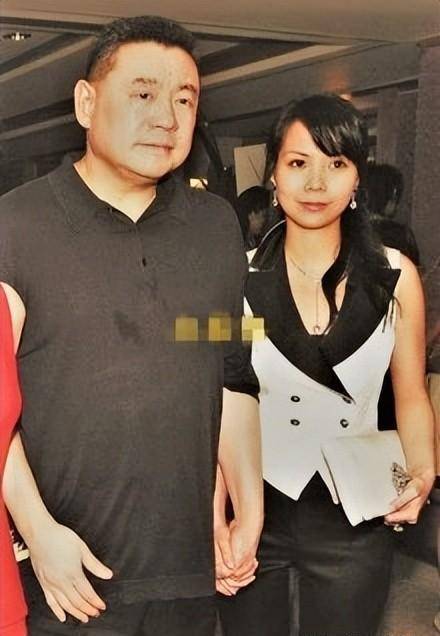 曾搅动香港娱乐圈,号称"美女收割机"的他,实则是舔狗最高境界_大刘
