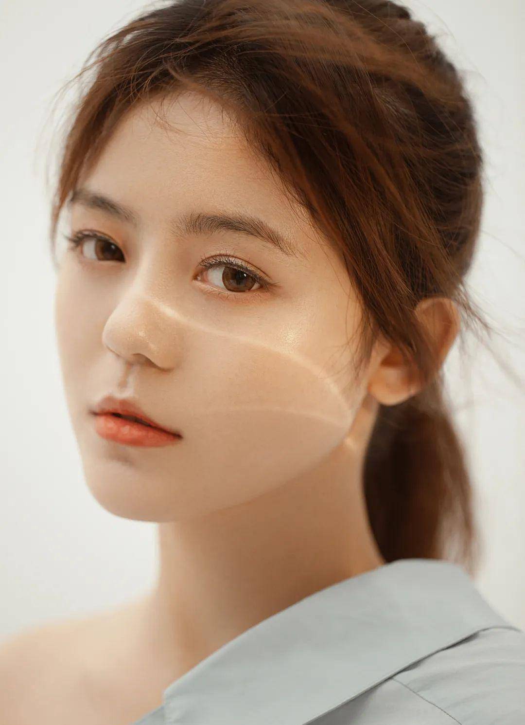 还未捱到爆发期,肖然心因为种种原因开始对眼前虚幻