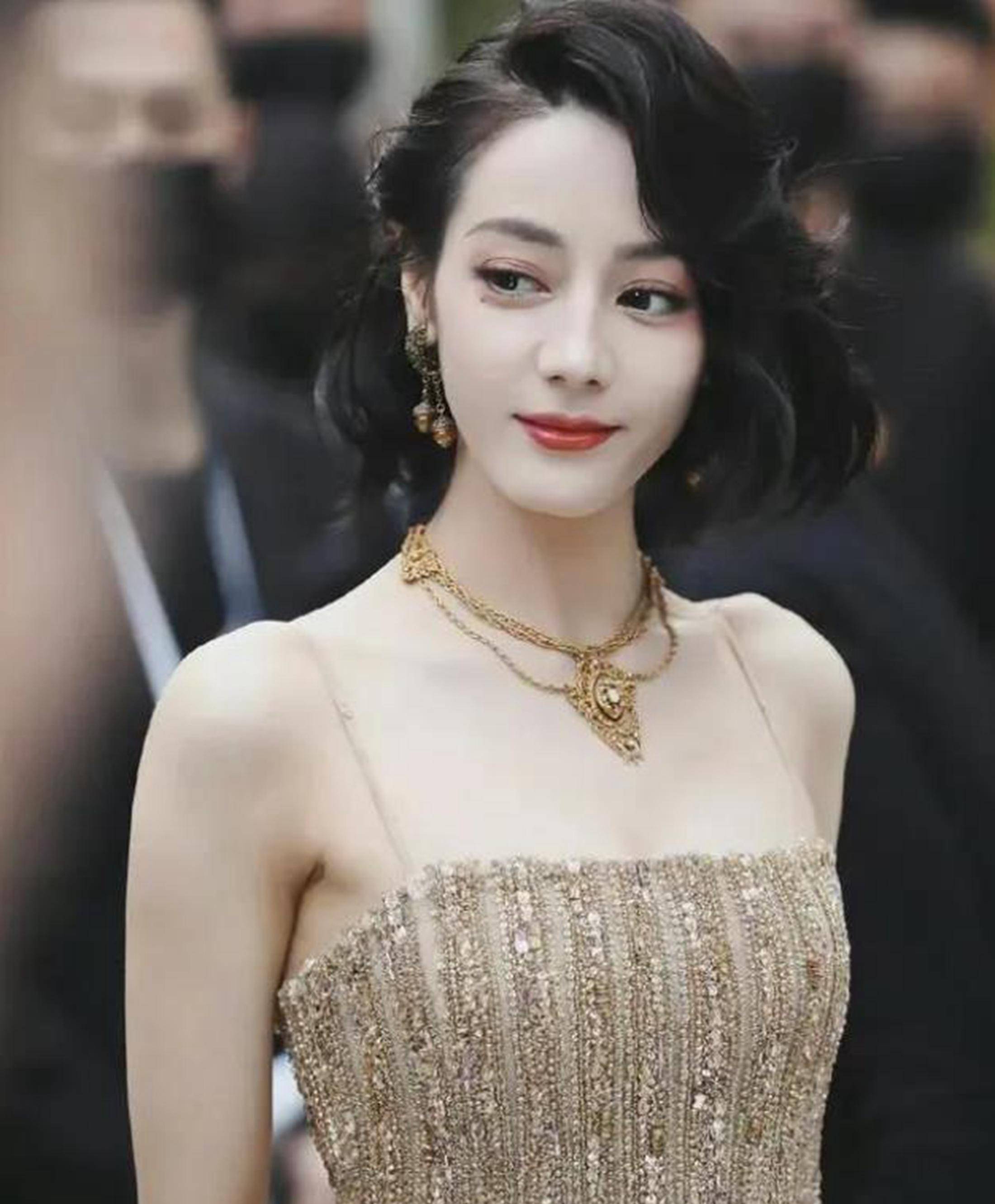 大美女迪丽热巴,这个名字在国内娱乐圈已经是家喻户晓了.