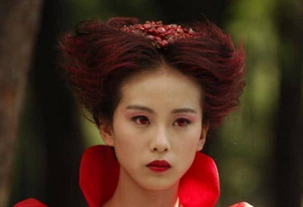 赵丽颖妖艳,杨幂气场超a,刘诗诗一身侠气_网友_黑化_龙葵