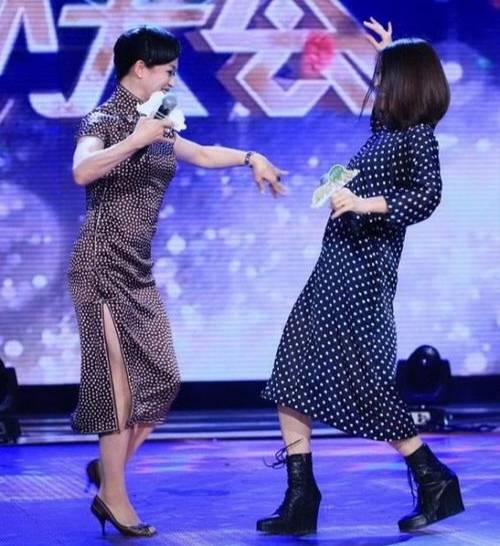 有一种时尚是金星穿旗袍,女人味十足_那英_移动_的设计