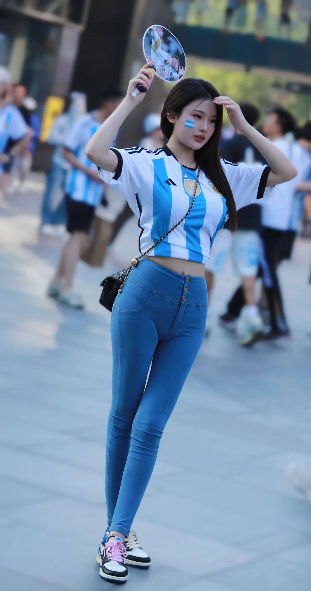 梅西女粉齐聚北京工体,网友:果然都是美女_中国_魅力_名字