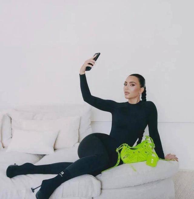 时隔10多年,卡戴珊的性爱录像在法庭上被公然提及_chyna_节目_罗布