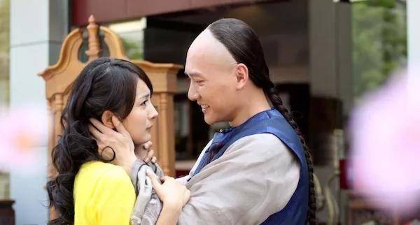 3《神話》2010《穿越時空的愛戀》是大陸第一部穿越劇,張庭飾演的現代