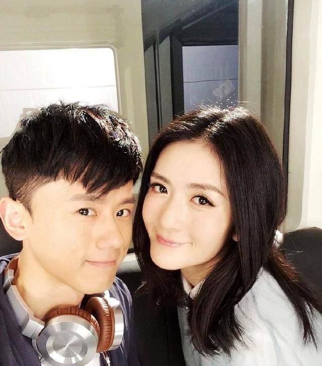 谢娜薄纱秀出圆肚,张杰首晒老婆孕照喜庆母亲节,网友:太羡慕!