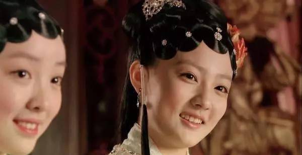 徐璐今年的开年大戏就是《不得不爱》,由潘玮柏,徐璐领衔主演,说的就