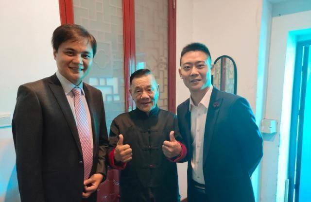 郭德纲于谦等人合照,祝父亲节快乐一激动竟写错了字_陈寒柏_刘际_弟子