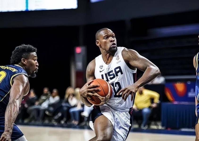 在外援方面,山东队也早早下手,签下了nba外援迈克尔-弗雷泽.