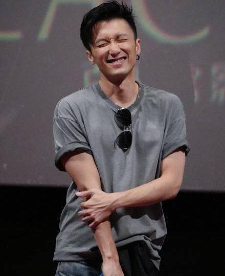 谢霆锋41岁生日,18岁年轻旧照公开,帅气之中带着一些青涩_祝福_霍汶希