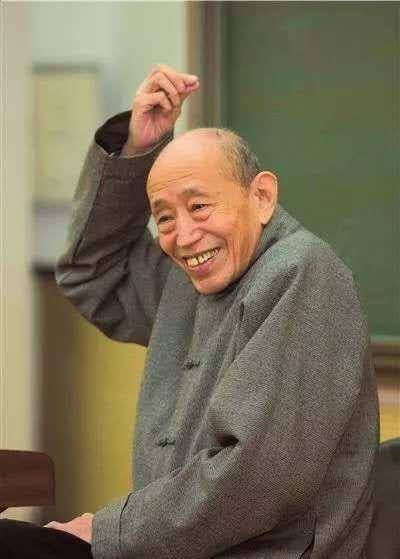 难怪演完溥仪后,朱老师被很多观众直呼其为"老皇帝.