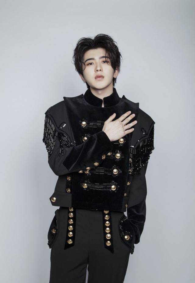 所以收敛了很多,现在已经退出打榜,并且再遇到对蔡徐坤不