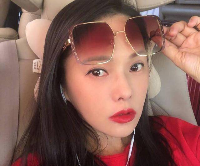 伊能静庆祝52岁生日,年轻漂亮活力感十足,简直是不老女神!