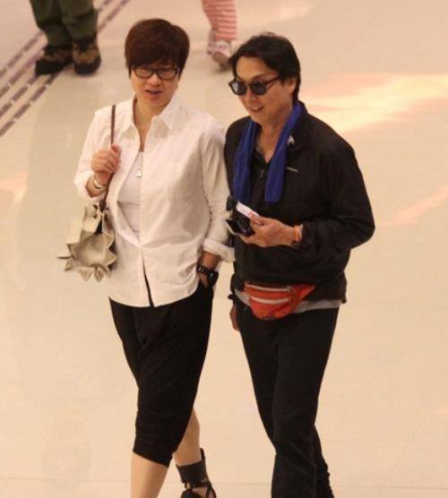 影帝刘松仁不要孩子,小20岁空姐老婆还这么漂亮_夫妻俩_陆小凤_电影