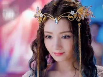 新疆"人鱼公主"美艳自骨而来,误入"人间"的公主_麦迪娜_电视剧_表演