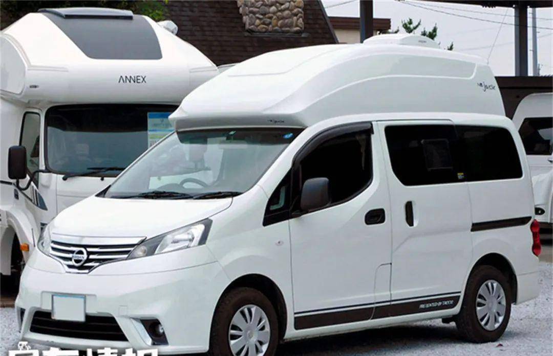 日产nv200露营床车,小巧精致可坐4人,周末旅行能睡觉和朋友聚餐_搜狐