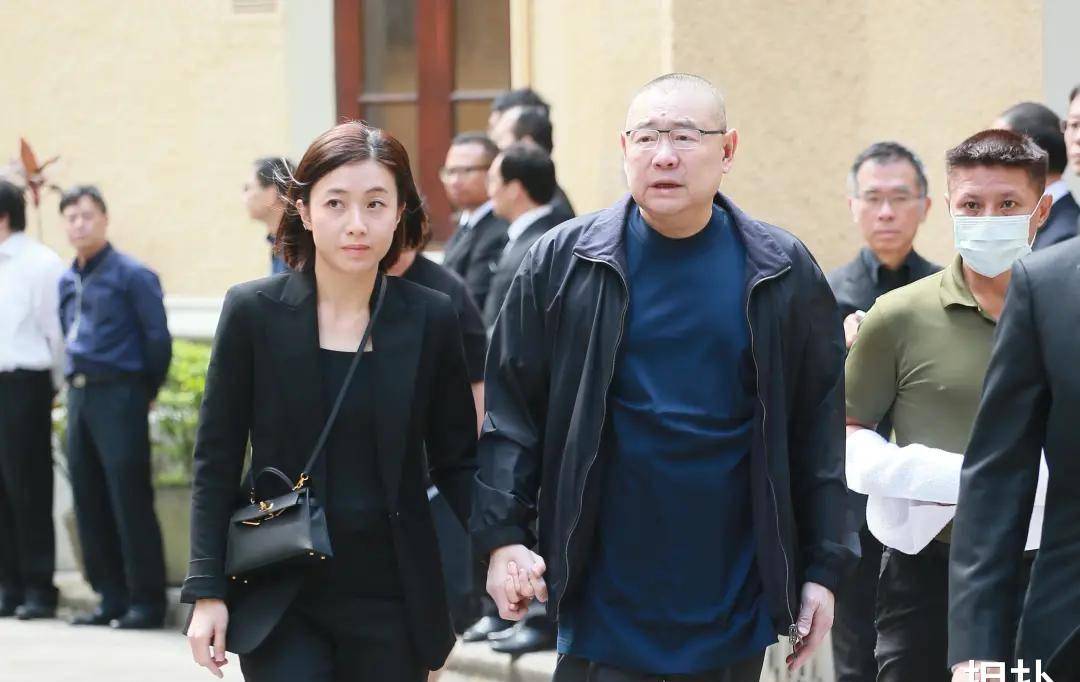 刘銮雄小儿子首次曝光,10岁就开始创业了,未来将继承千亿资产_刘仲