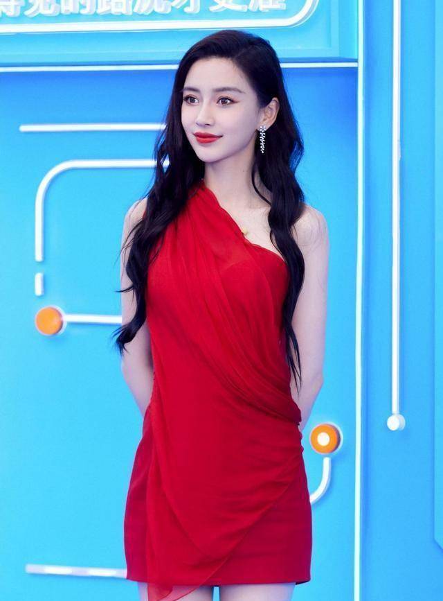 穿粉色连衣裙好甜,颜值不比18岁少女逊色_裙装_颜色_色彩