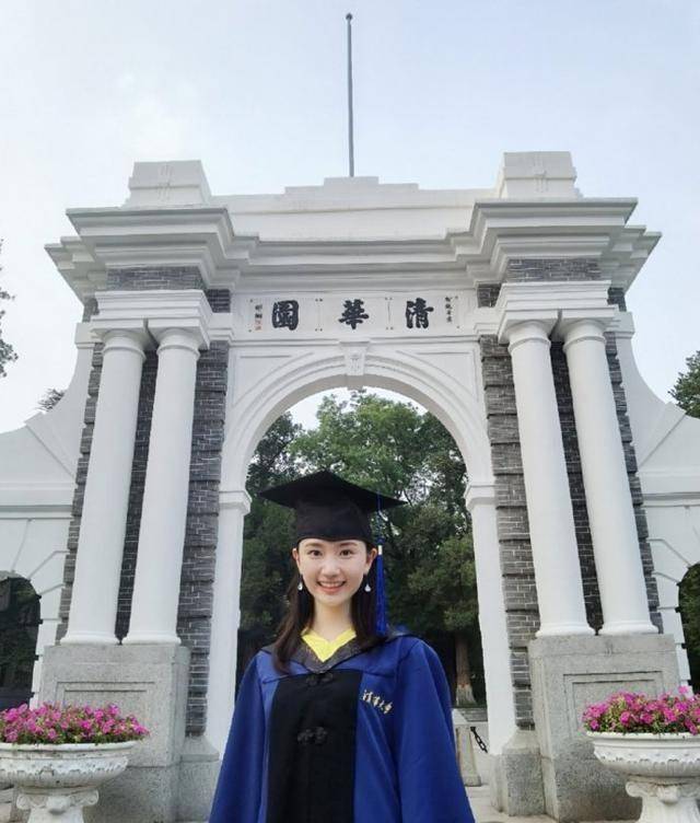 娱乐圈唯一考入清华大学的童星,智商颜值均在线,名副其实的校花_叶子