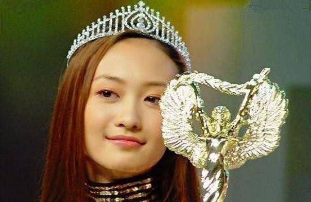 有一种整容叫王鸥卸妆,妆前是人间性感尤物,卸妆成无眉大妈_化妆_明星