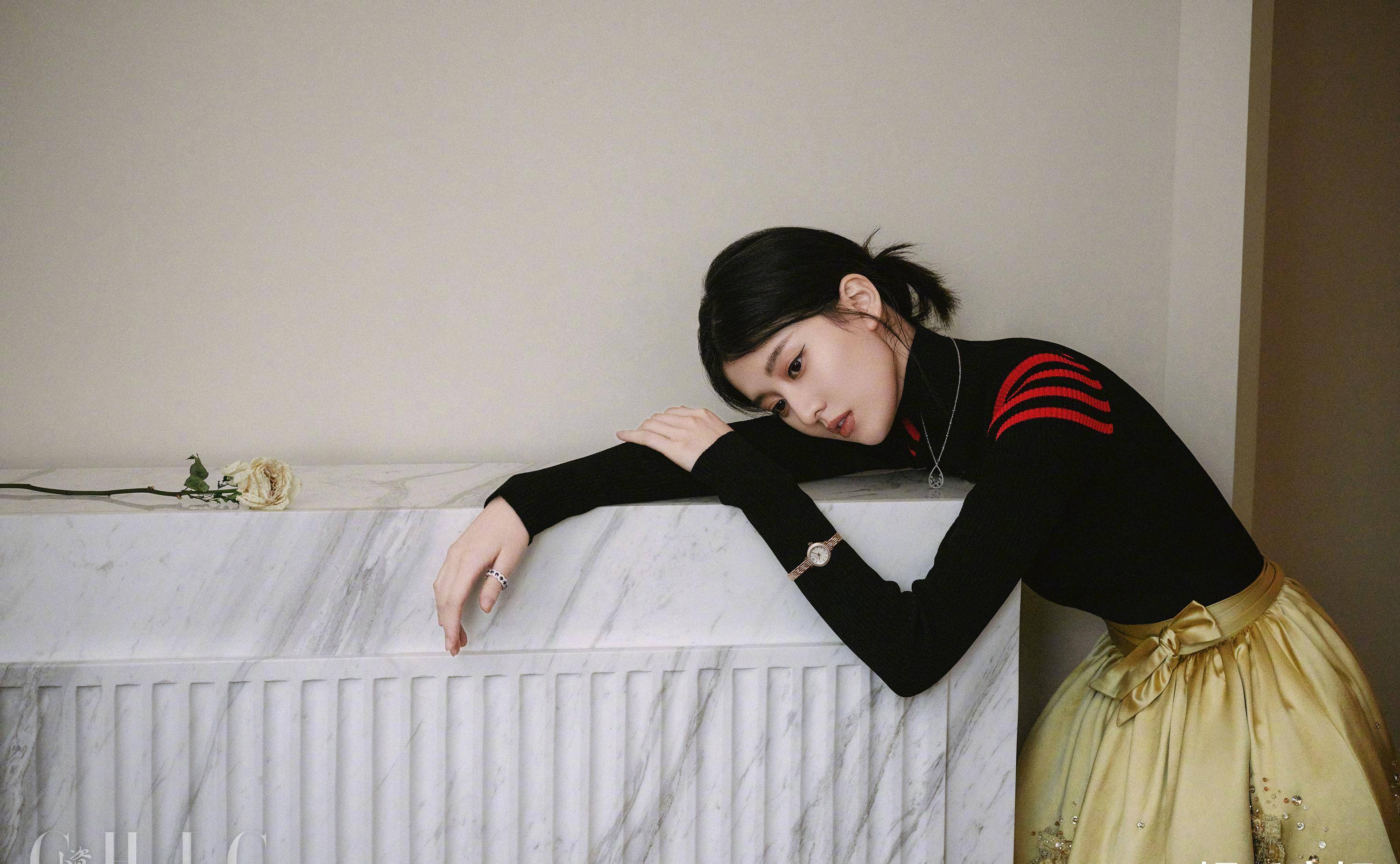 乔欣《chic magazine》封面大片,瘦削的美背,时尚又带有些清冷_巧克力