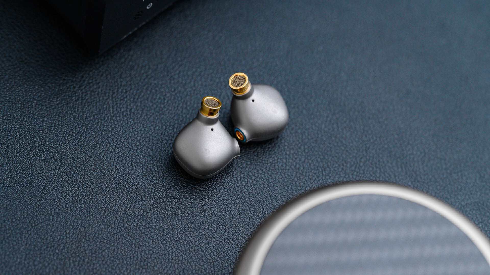 "白菜价"的动圈音质天花板,简评山灵mg800旗舰单动圈耳机