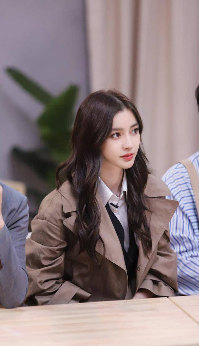 杨颖上综艺实力扮演蜡像,一动不动宛如真实蜡像遭调侃:演技巅峰_baby