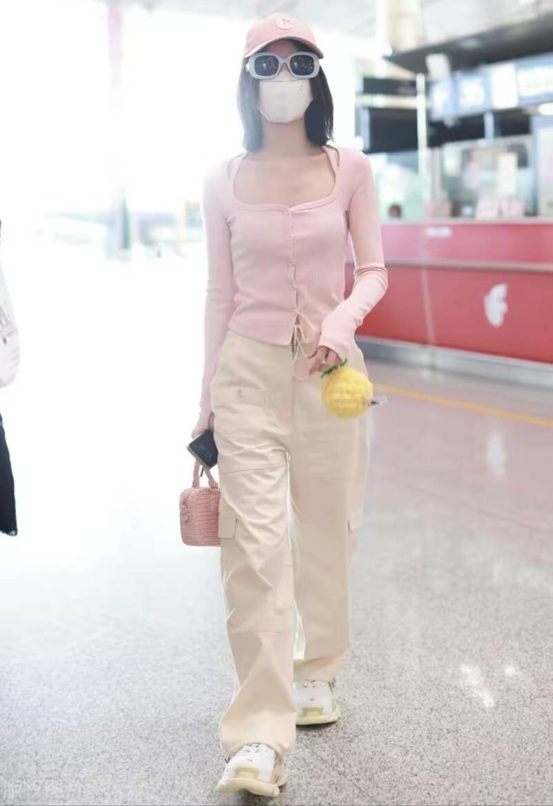 毛晓彤多巴胺穿搭,粉粉嫩嫩惹人爱_白色_老爹_款式