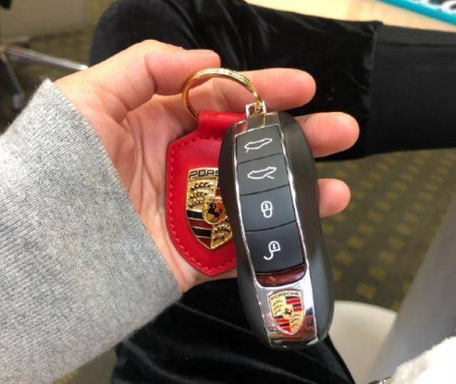 有种"炫富"叫黄圣依女儿,18岁开豪车,网友:没杨子她有啥_孩子_行为