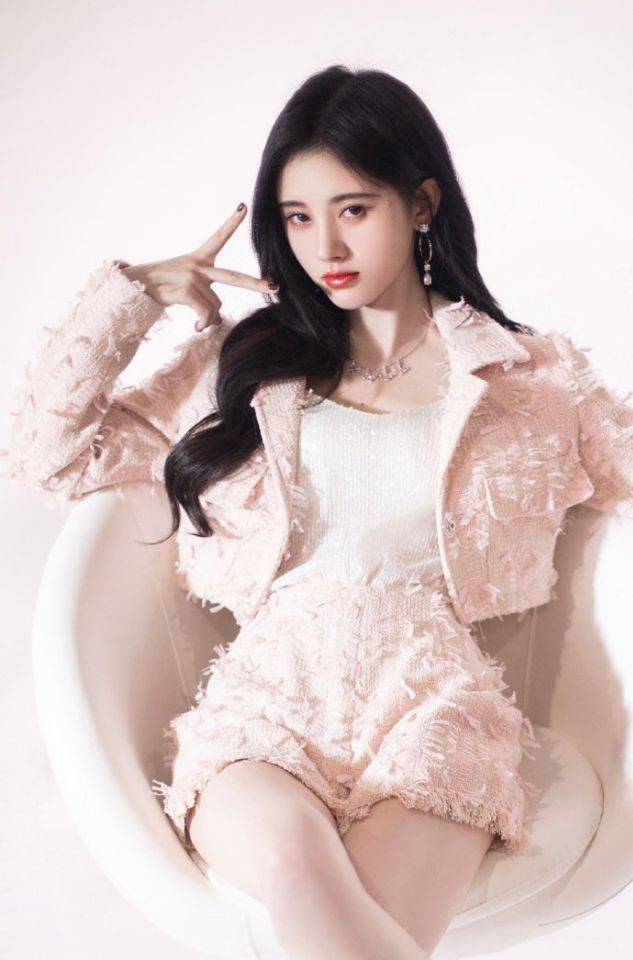 "四千年美女"鞠婧祎丁字泳衣照曝光,曲线堪比过山车._身材_穿着_感觉