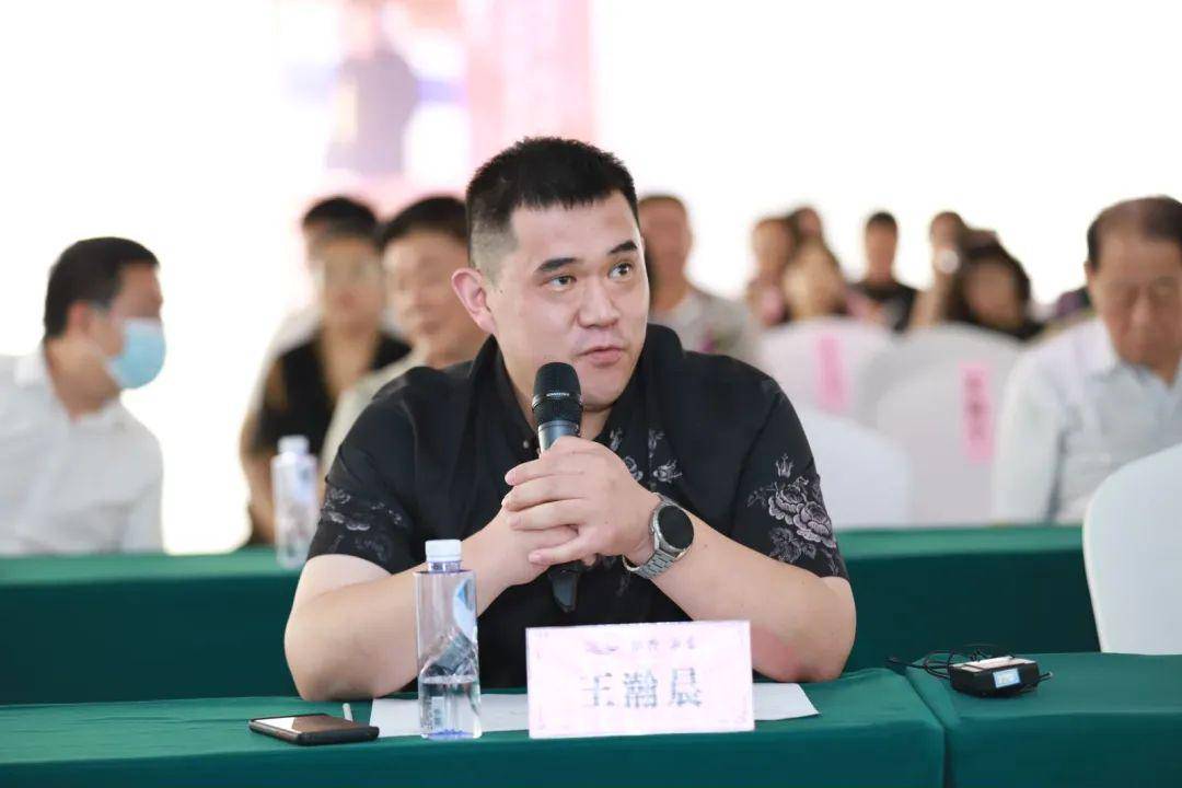 参加开幕式嘉宾 王瀚晨 先生学术主持 许向群 先生主持人 张庄 先生