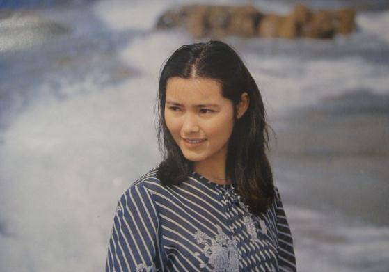 一年后,她的第一部作品,由高天红所执导的影片《雁鸣湖畔》走上了大