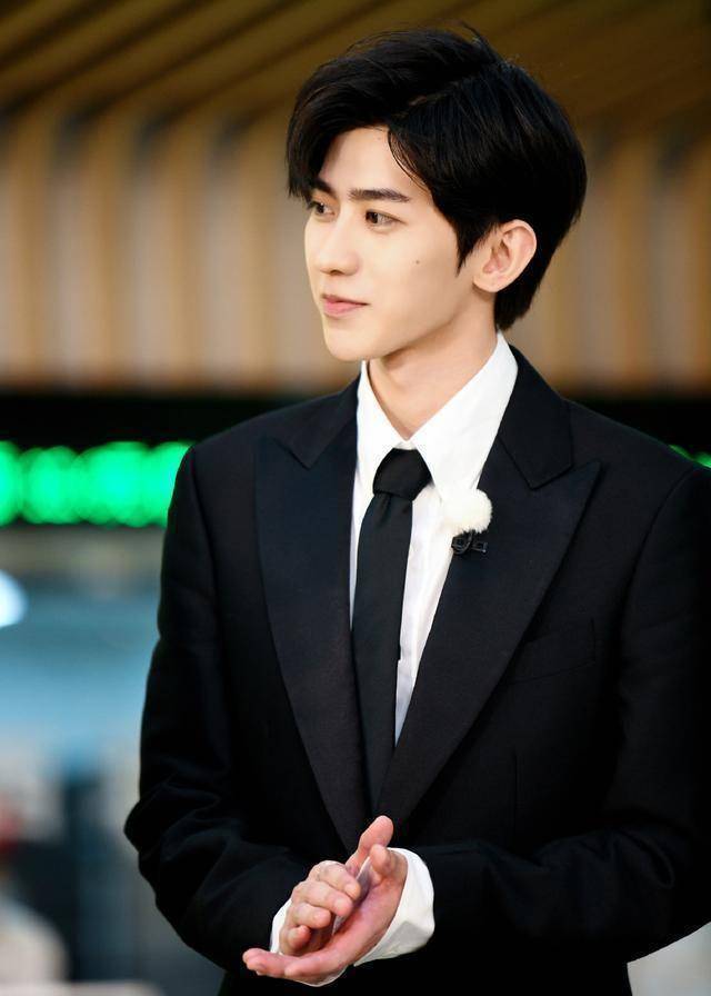 娱乐点评:肖战,杨紫,蔡徐坤,鞠婧祎,张艺兴,李一桐_那英_剧本_资源