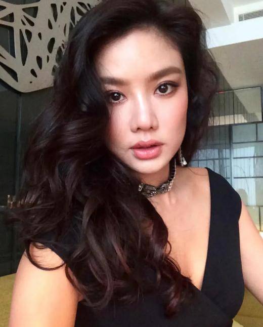 乐基儿宣布离婚,一家3口过父亲节画面温馨,女方身材臃肿大变样_lan